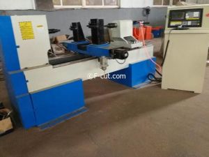 Máy tiện gỗ CNC