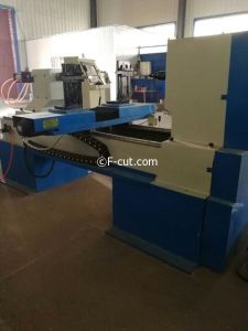 Máy tiện trụ cầu thang